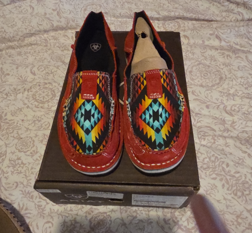 Ariat Women's Cruiser Slip-On Shoes in Ruby Suede / Black Serape